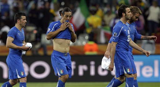 意大利足球球迷版手机:意大利在世界杯目前的比赛表现 严重打击了外貌协会的女球迷