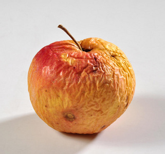 如何延缓苹果发霉的新闻吃了里面发霉的苹果怎么办